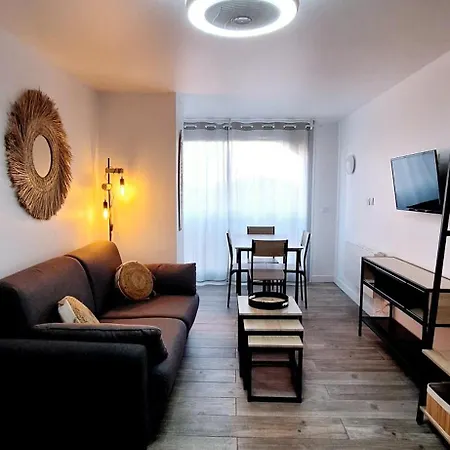 Renove 200 M De La Avec Parking Prive * Agde