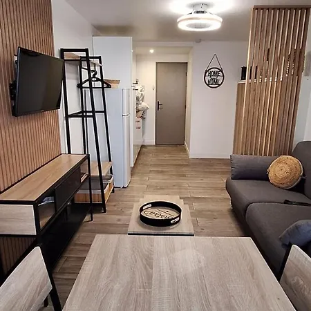 Renove 200 M De La Avec Parking Prive Διαμέρισμα *