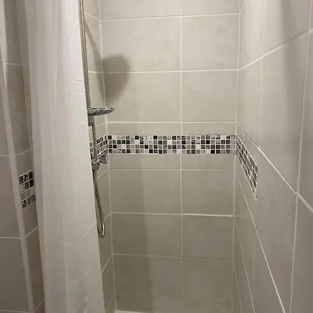 Renove 200 M De La Avec Parking Prive * Agde